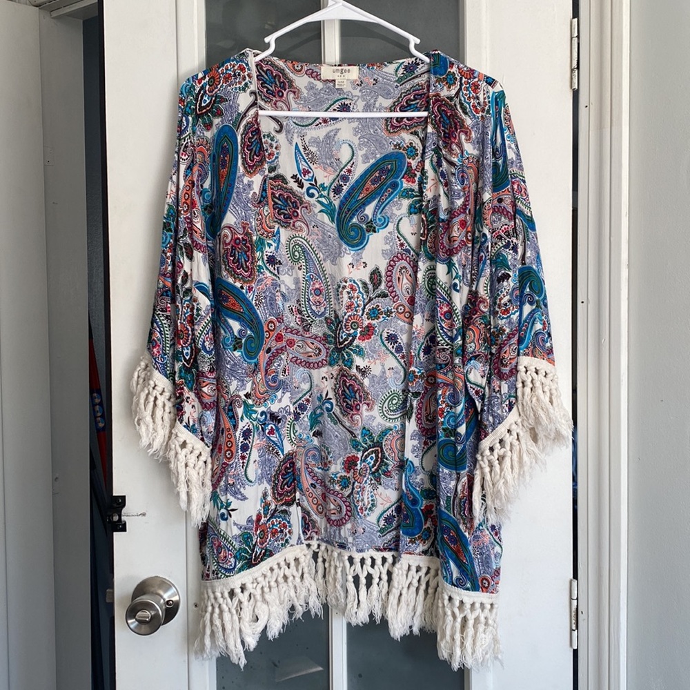 Umgee Womens Cardigan Size S/M Paisley Floral Open Front Fringe Hem - Picture 7 of 8